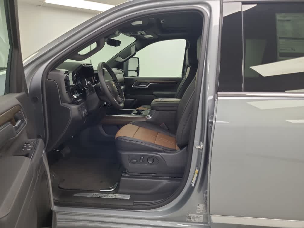 2025 Chevrolet Silverado 3500 HD High Country