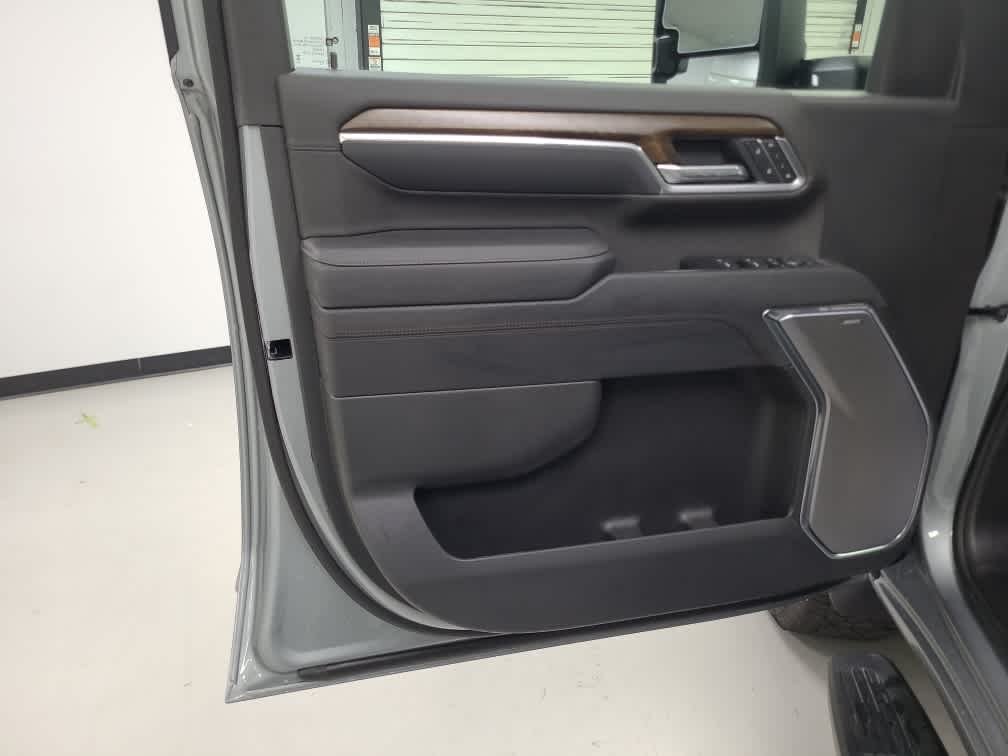 2025 Chevrolet Silverado 3500 HD High Country