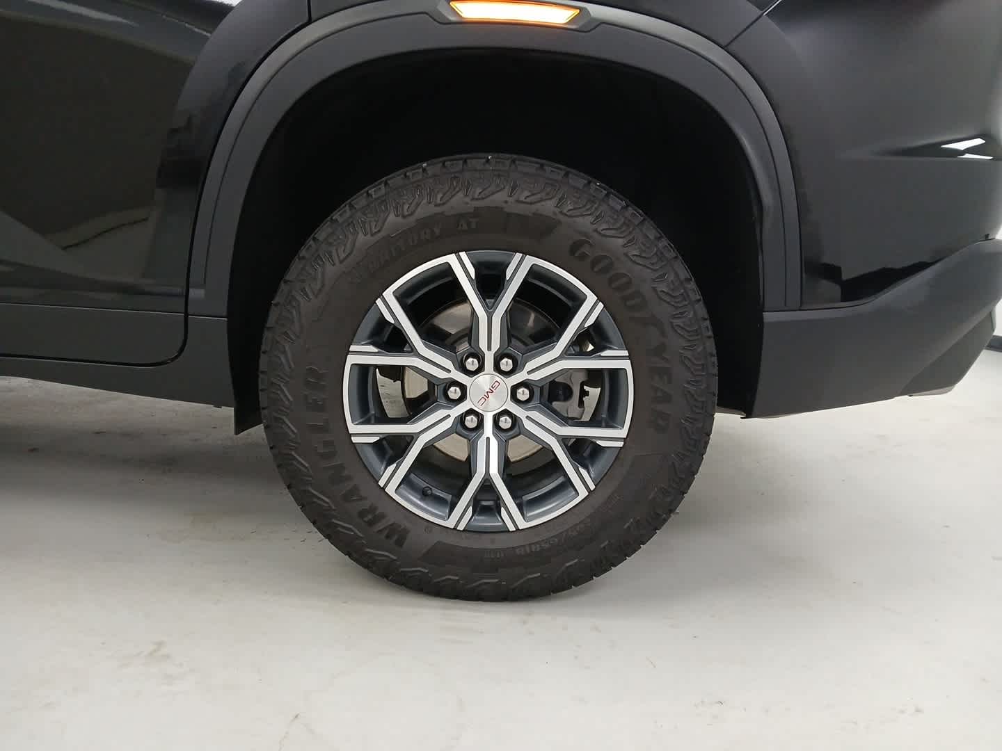2024 GMC Acadia AT4
