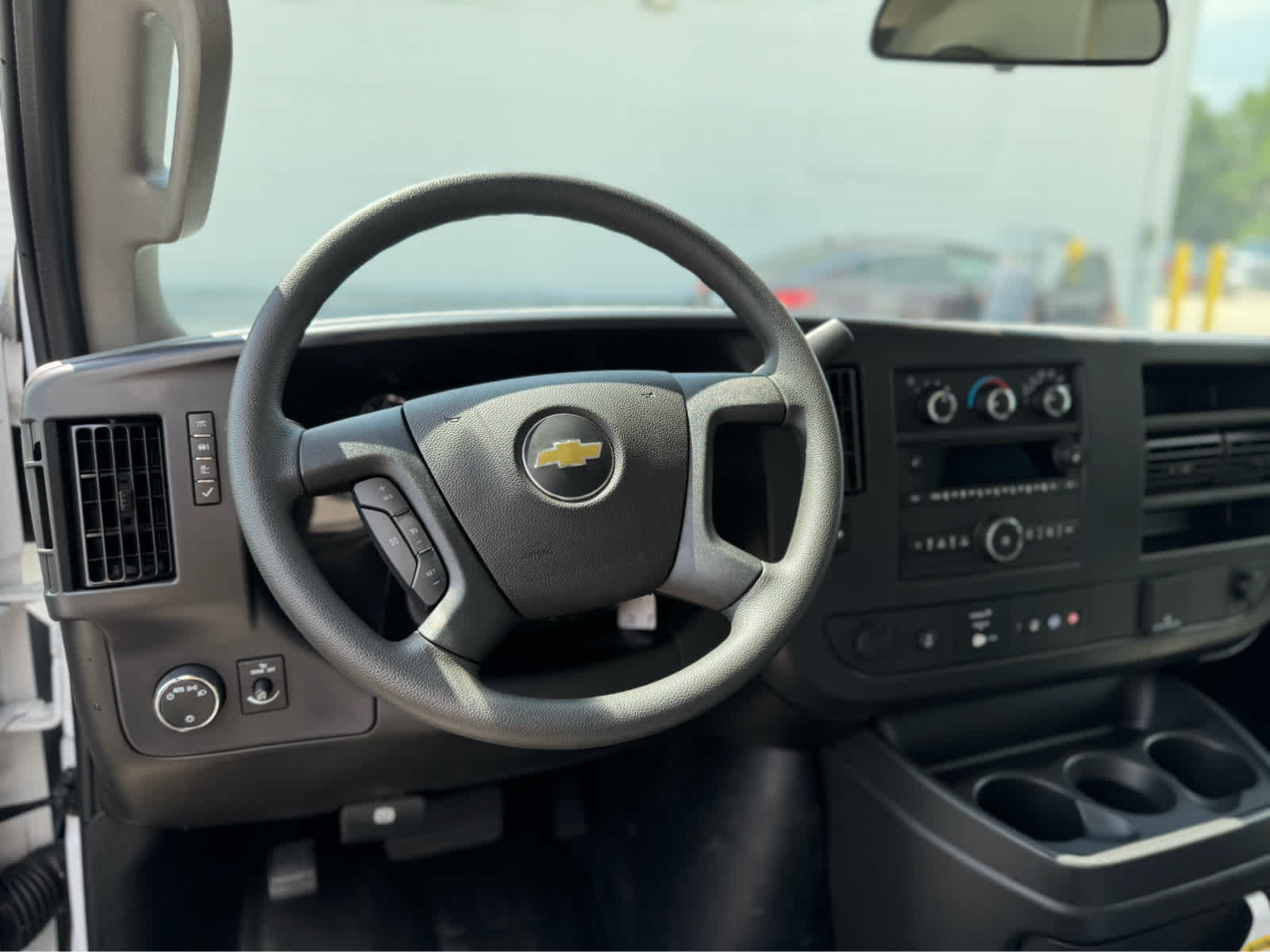 2025 Chevrolet Express Cutaway 3500 1WT