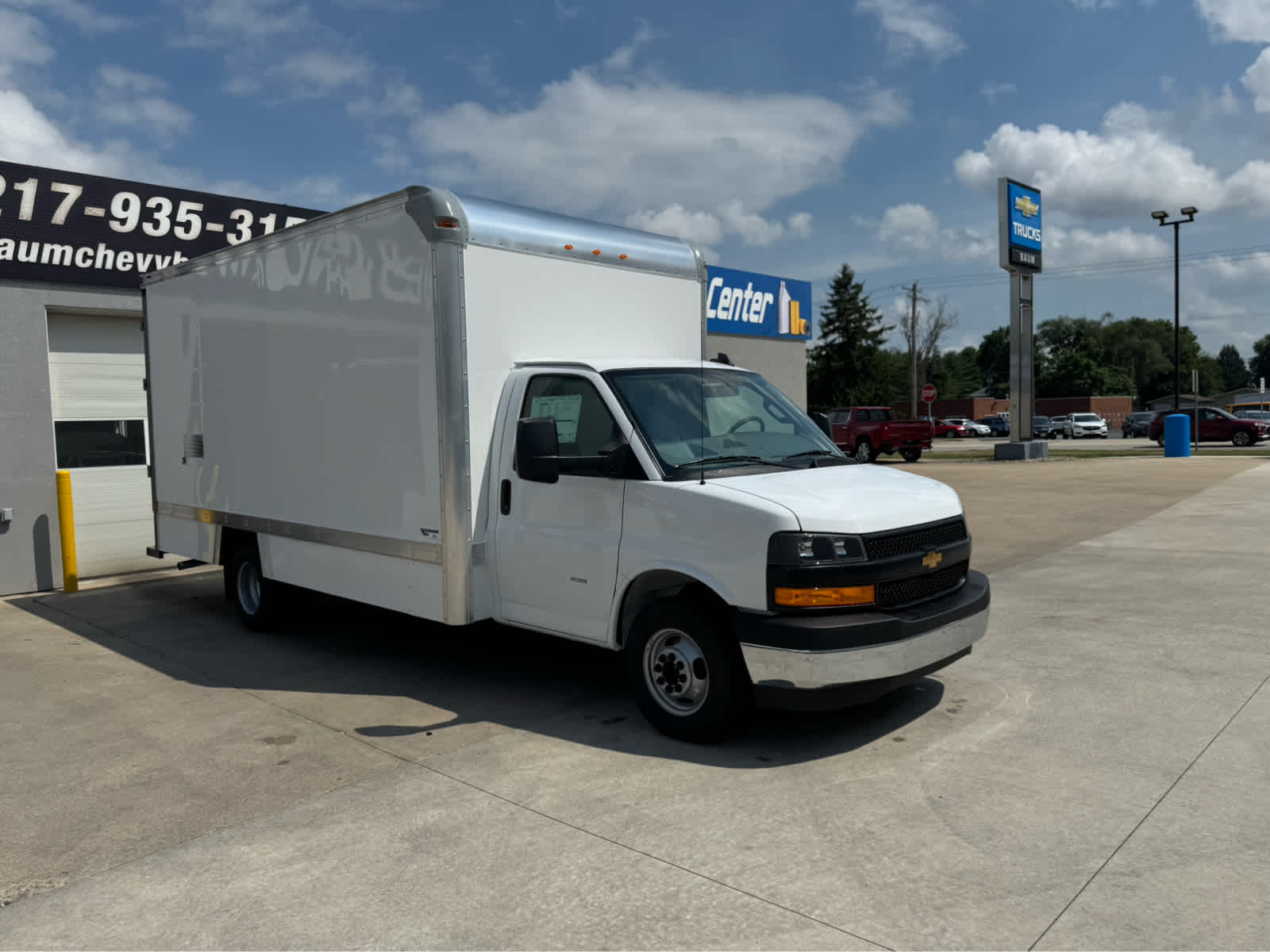 2025 Chevrolet Express Cutaway 3500 1WT