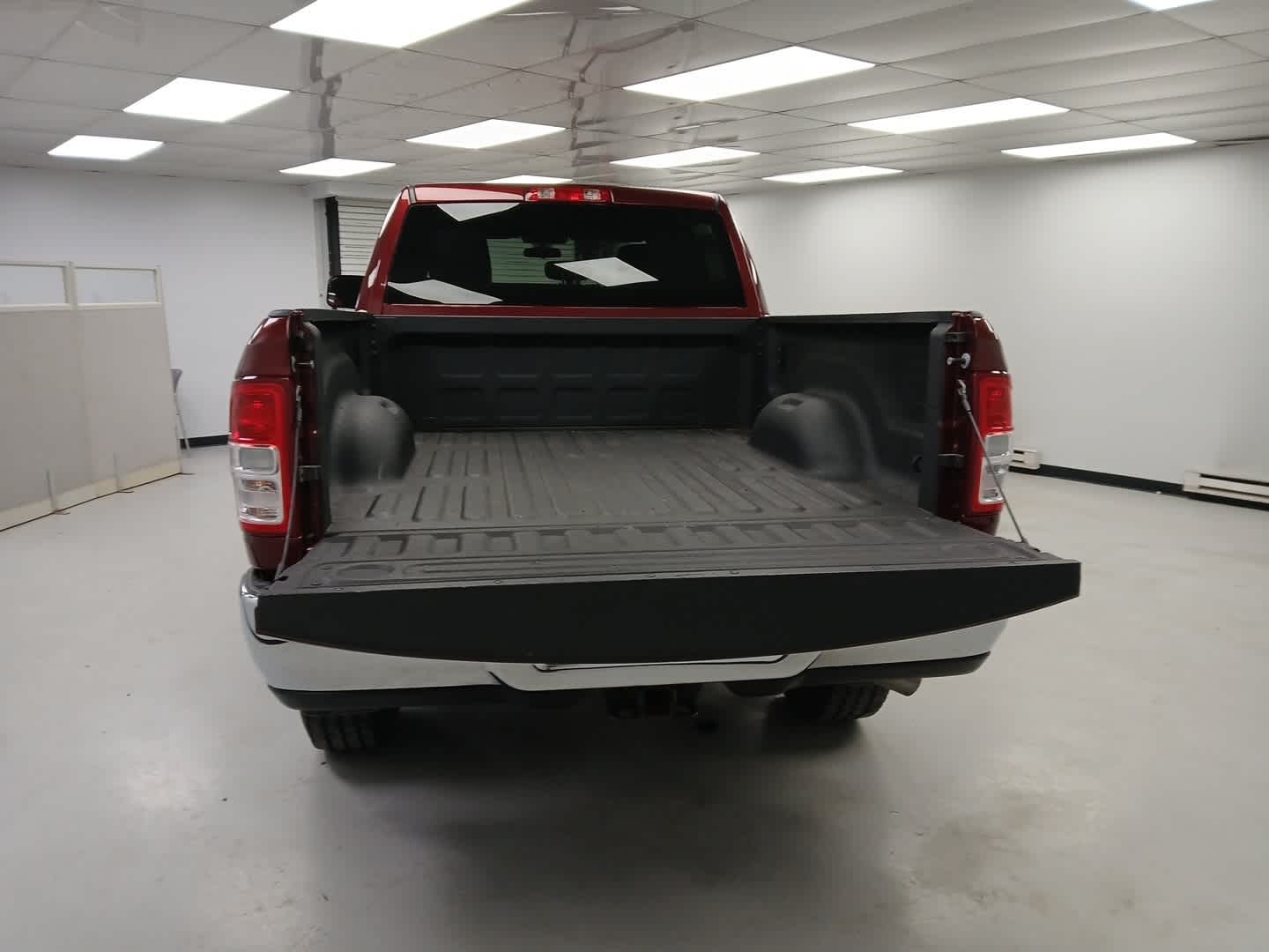 2022 RAM 2500 Tradesman Crew Cab 4x4 6'4" Box
