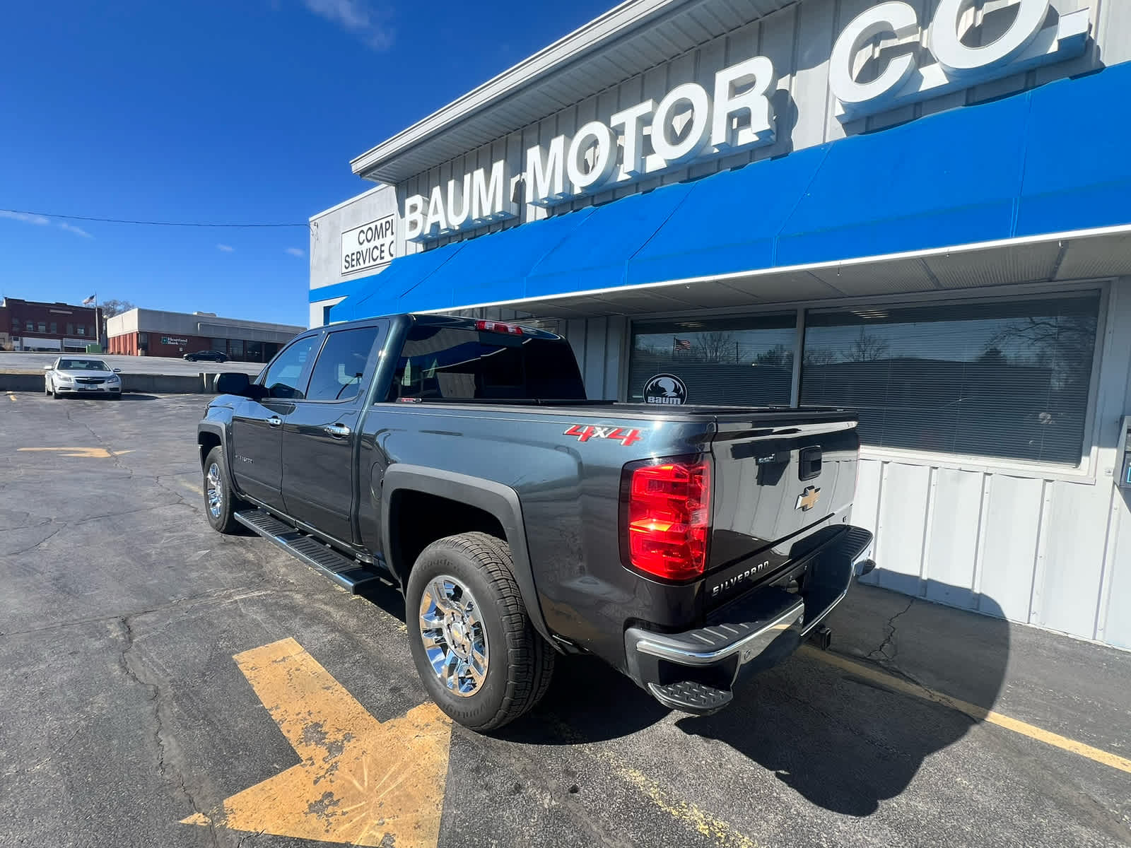 Used 2018 Chevrolet Silverado 1500 LT with VIN 3GCUKREC2JG142169 for sale in Clinton, IL