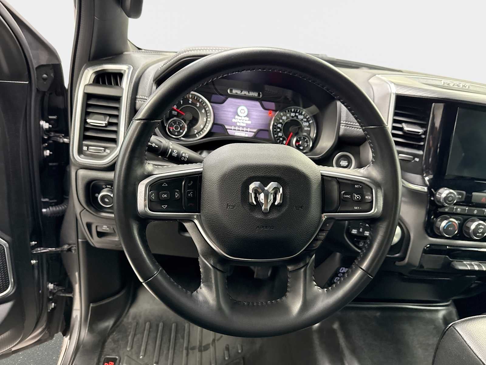 2024 RAM 1500 Laramie Crew Cab 4x4 5'7' Box