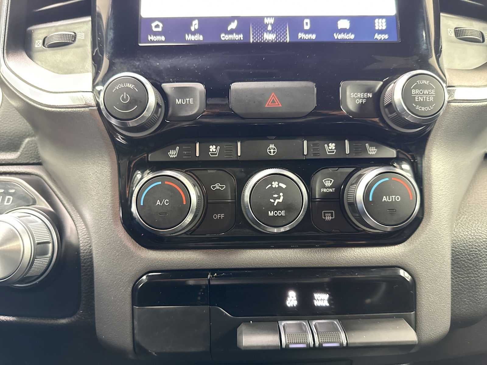 2024 RAM 1500 Laramie Crew Cab 4x4 5'7' Box