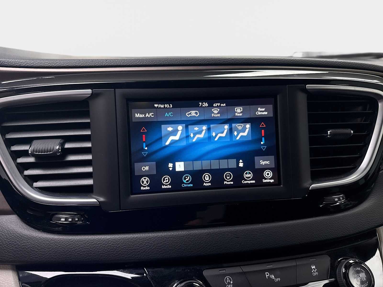 2021 Chrysler Voyager LX