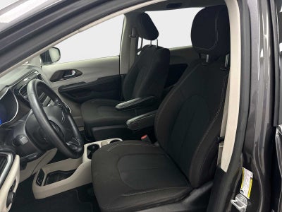 2021 Chrysler Voyager LX