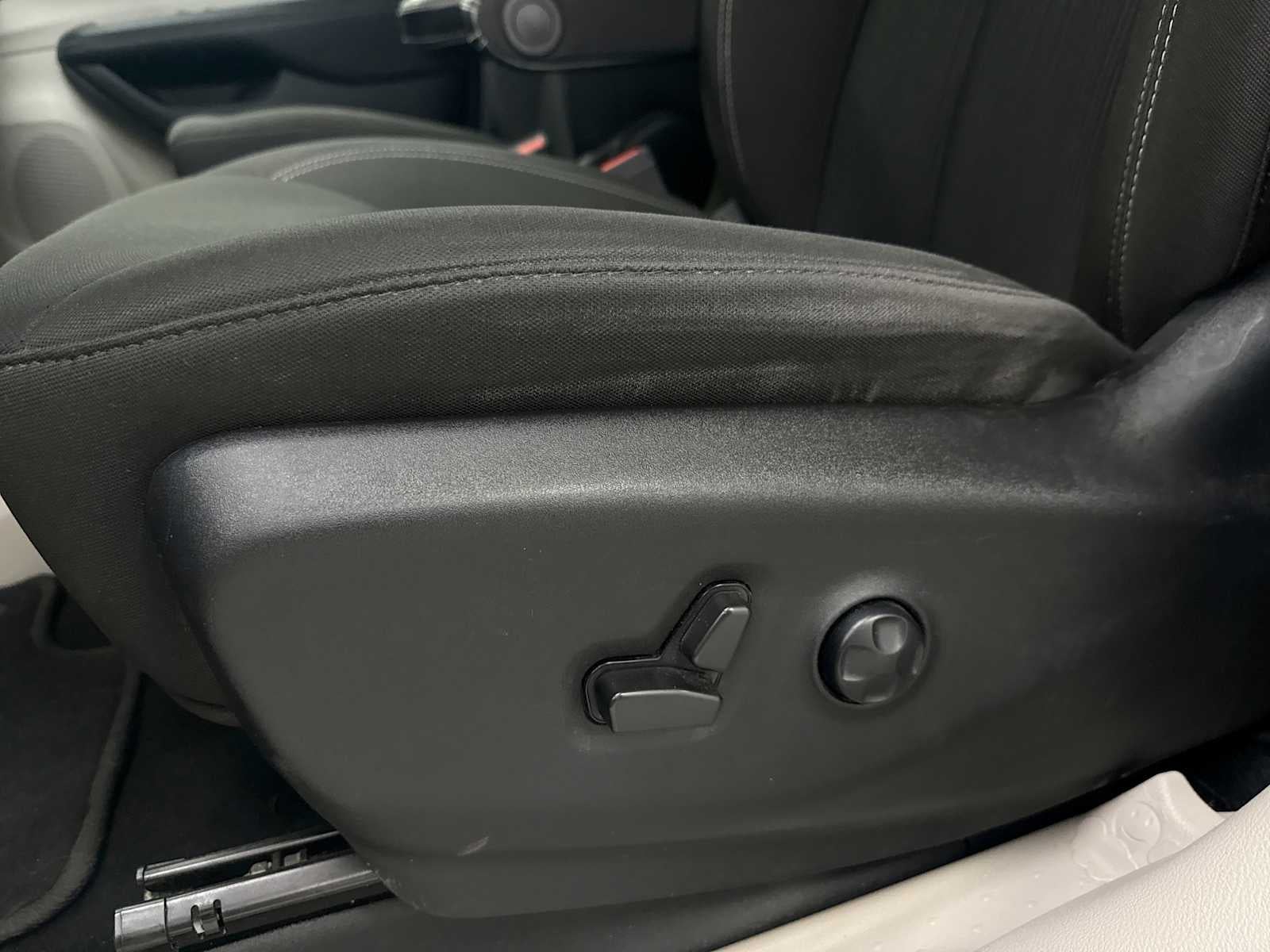 2021 Chrysler Voyager LX