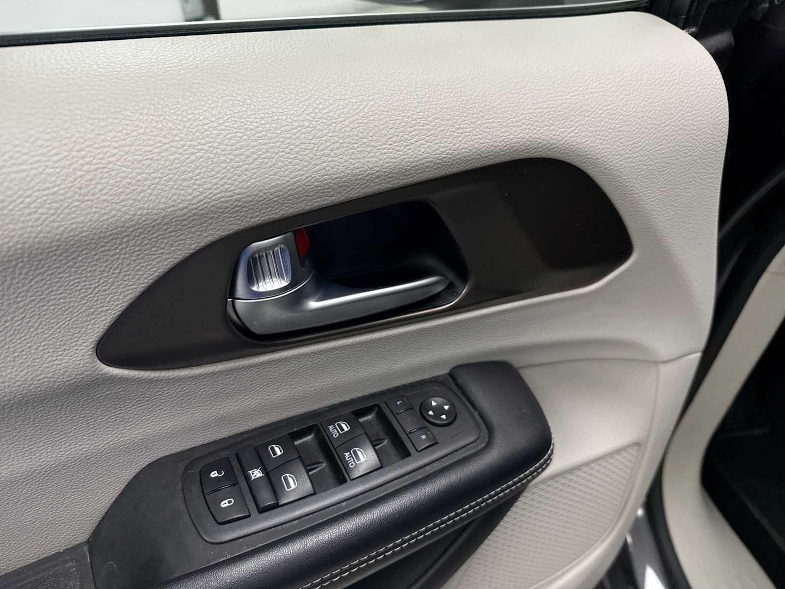 2021 Chrysler Voyager LX