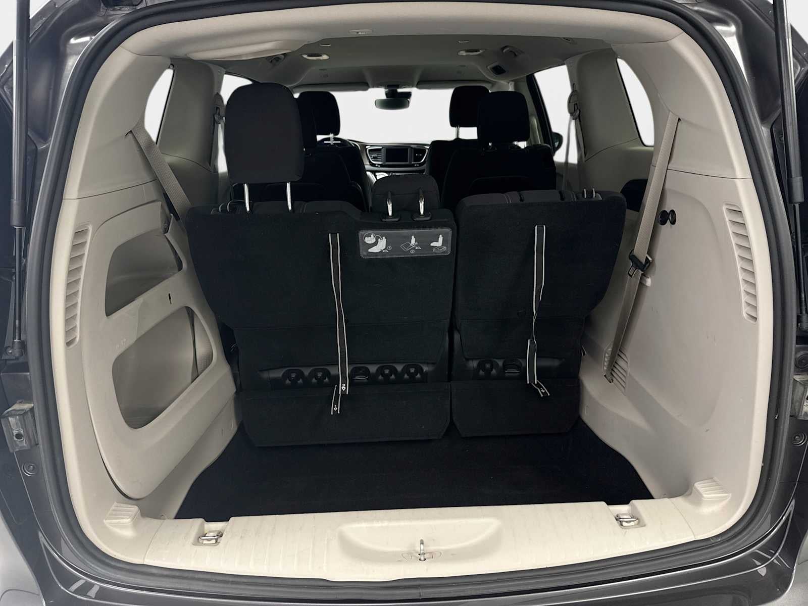2021 Chrysler Voyager LX