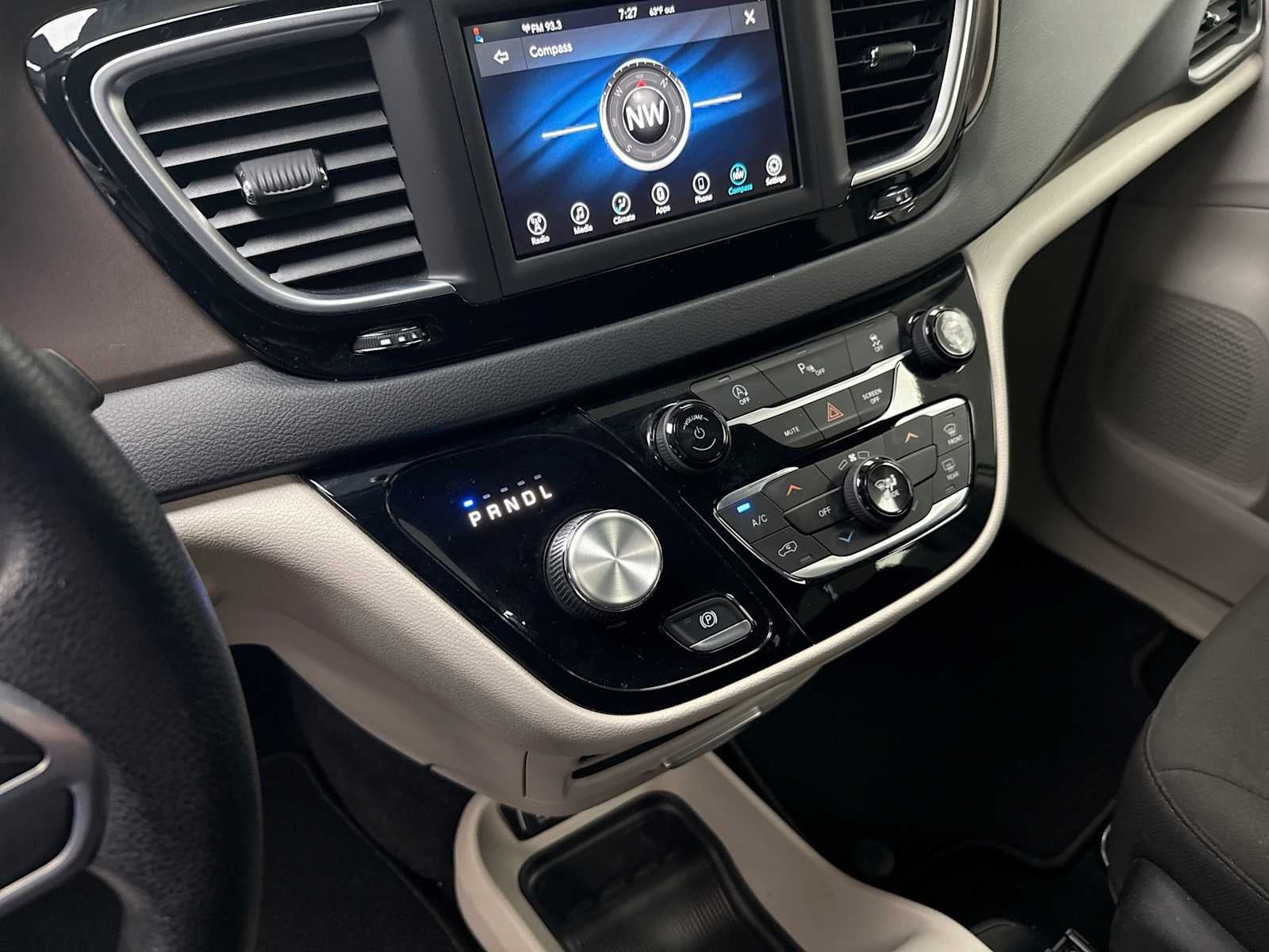 2021 Chrysler Voyager LX