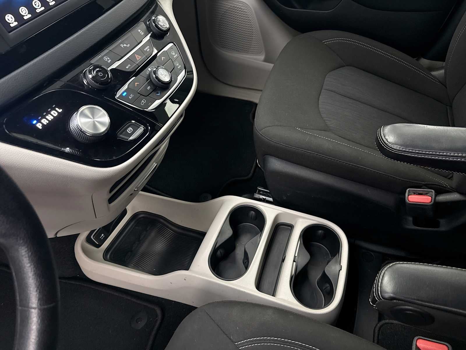 2021 Chrysler Voyager LX