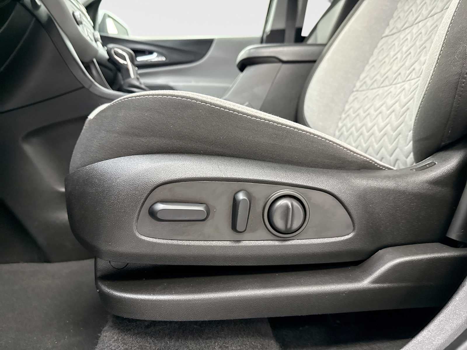 2022 Chevrolet Equinox FWD LT