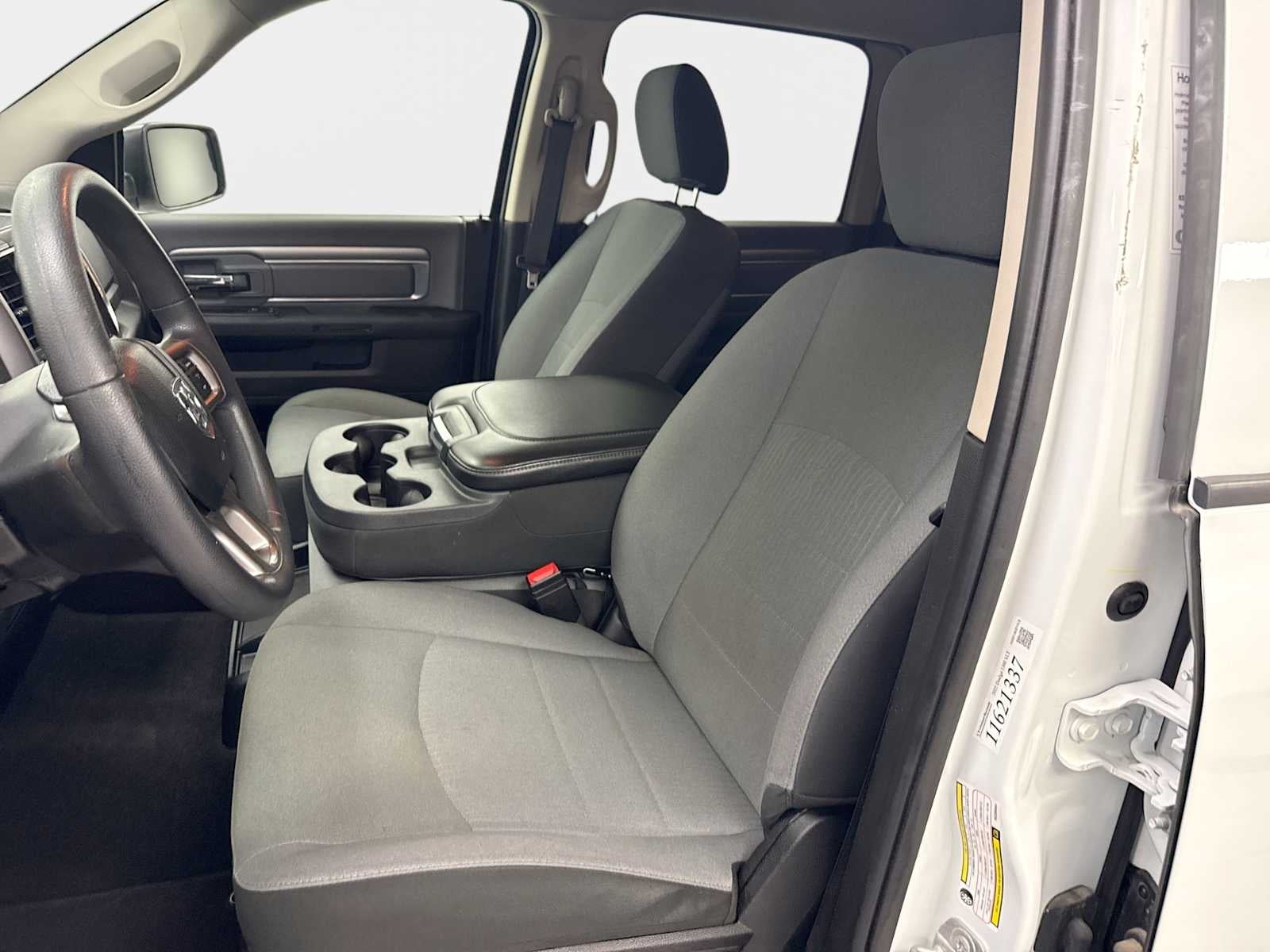 2022 RAM 1500 Classic SLT Crew Cab 4x4 5'7' Box