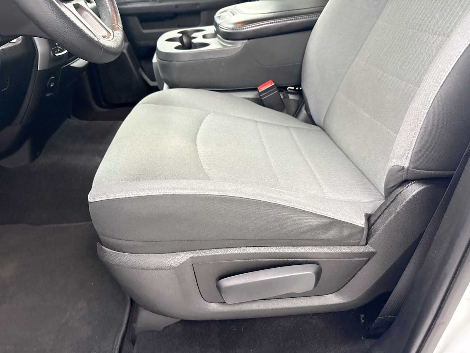 2022 RAM 1500 Classic SLT Crew Cab 4x4 5'7' Box