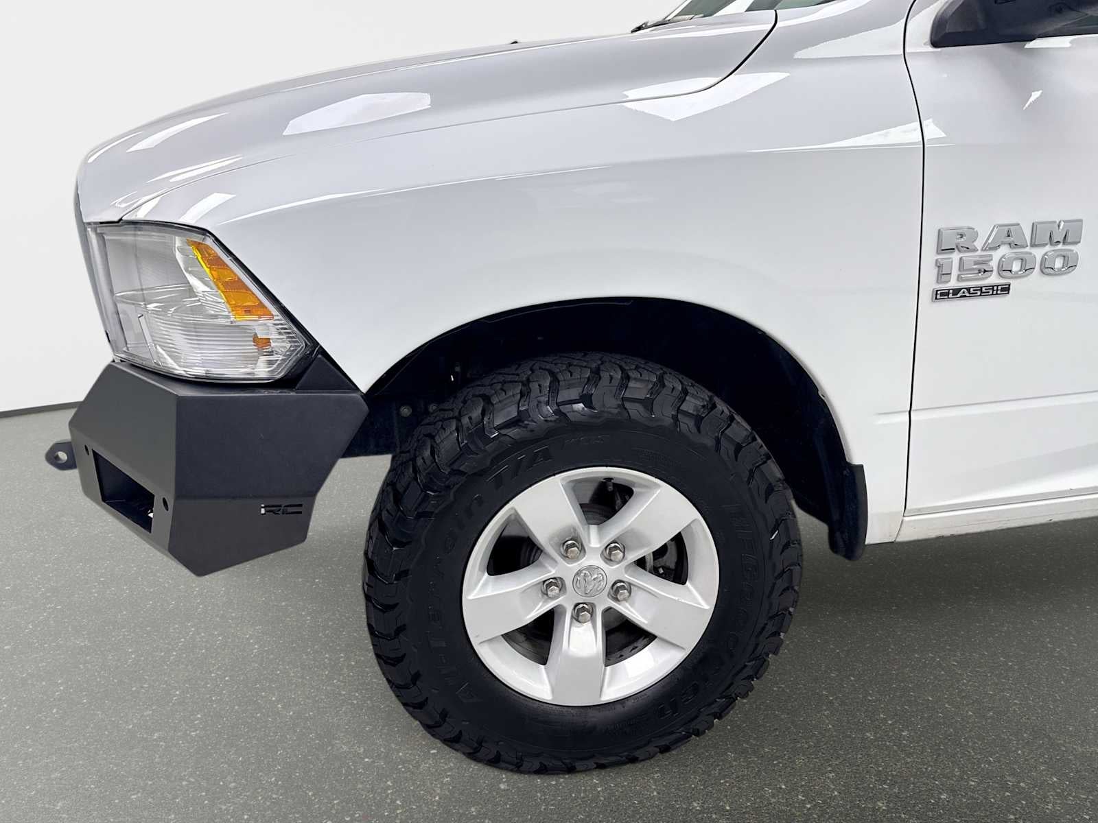 2022 RAM 1500 Classic SLT Crew Cab 4x4 5'7' Box