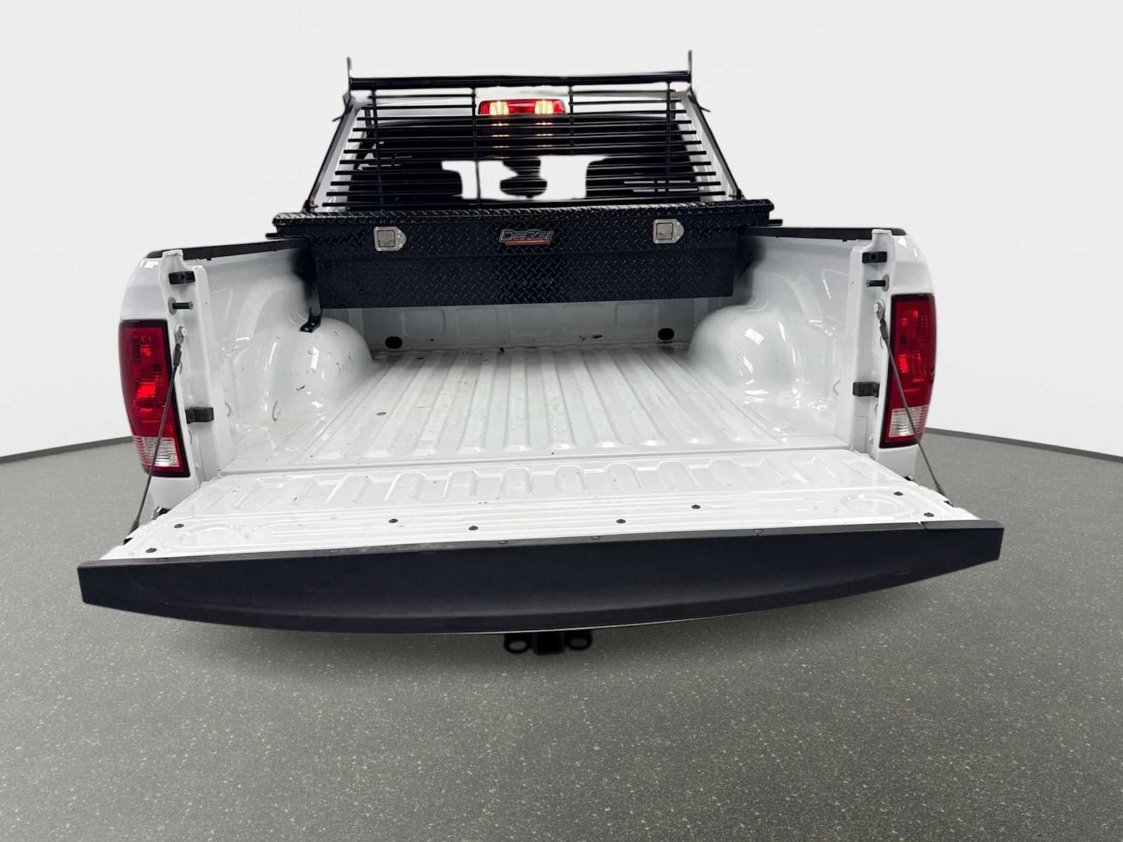 2022 RAM 1500 Classic SLT Crew Cab 4x4 5'7' Box