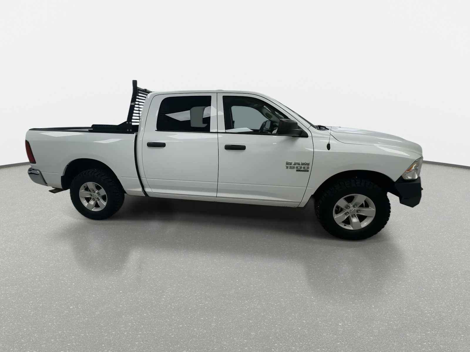 2022 RAM 1500 Classic SLT Crew Cab 4x4 5'7' Box