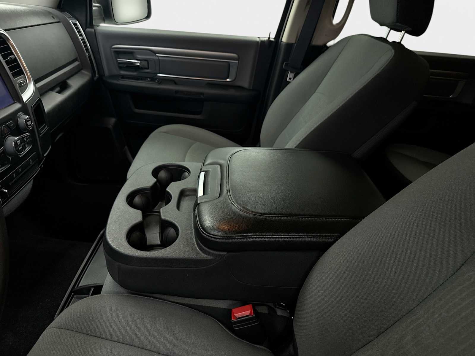 2022 RAM 1500 Classic SLT Crew Cab 4x4 5'7' Box