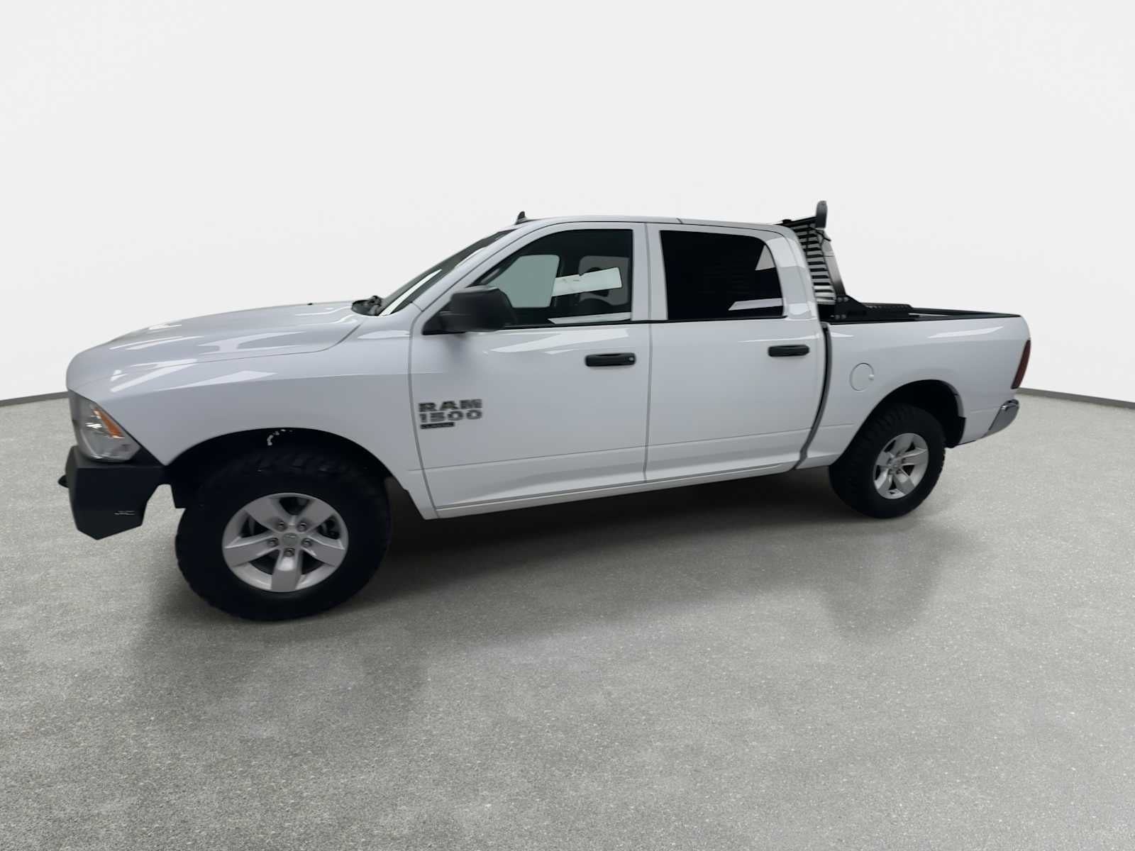 2022 RAM 1500 Classic SLT Crew Cab 4x4 5'7' Box