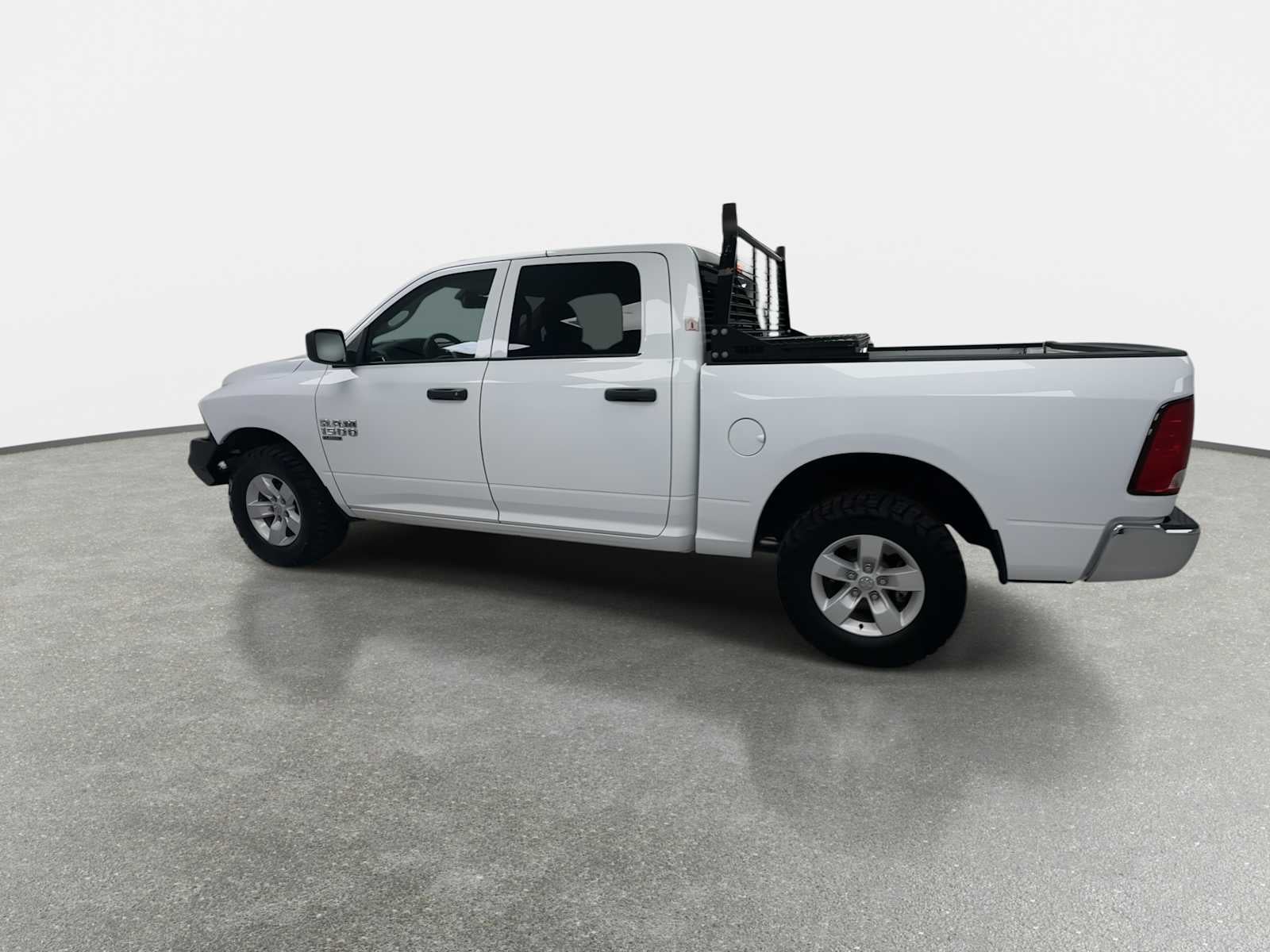 2022 RAM 1500 Classic SLT Crew Cab 4x4 5'7' Box