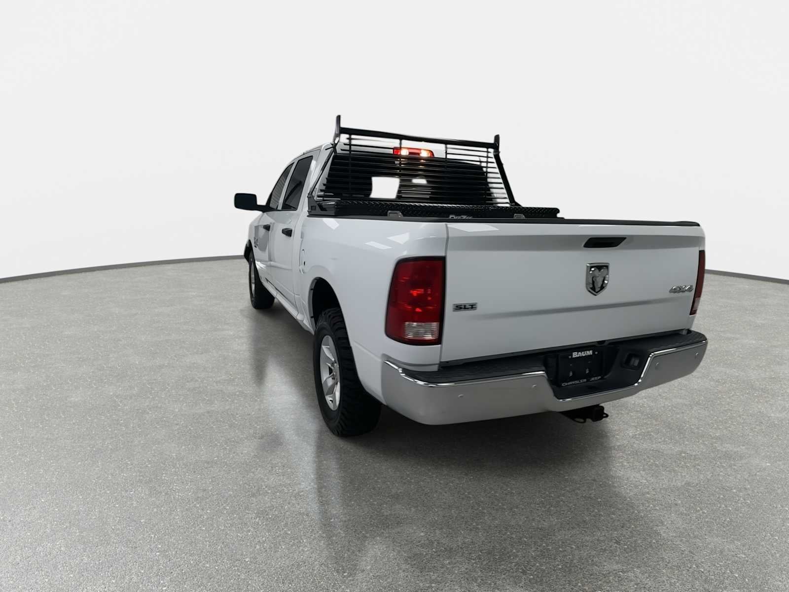 2022 RAM 1500 Classic SLT Crew Cab 4x4 5'7' Box