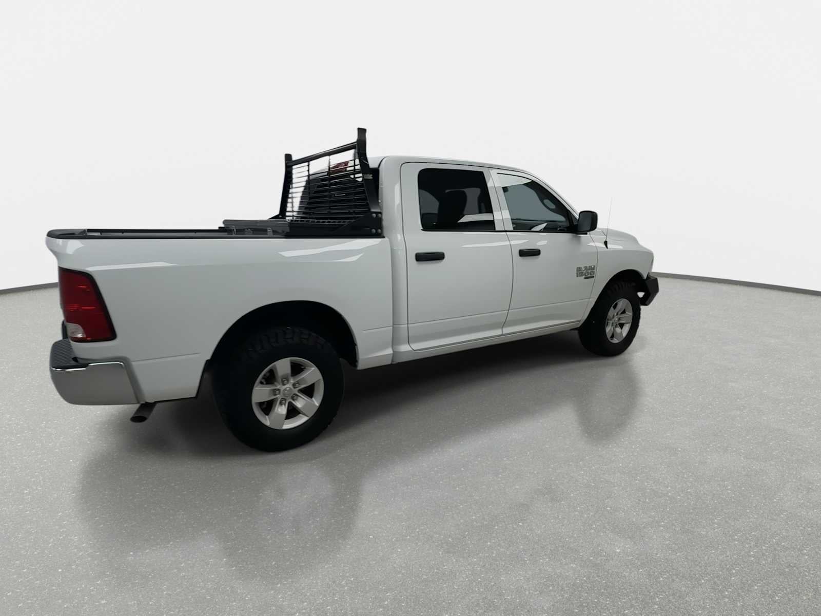 2022 RAM 1500 Classic SLT Crew Cab 4x4 5'7' Box