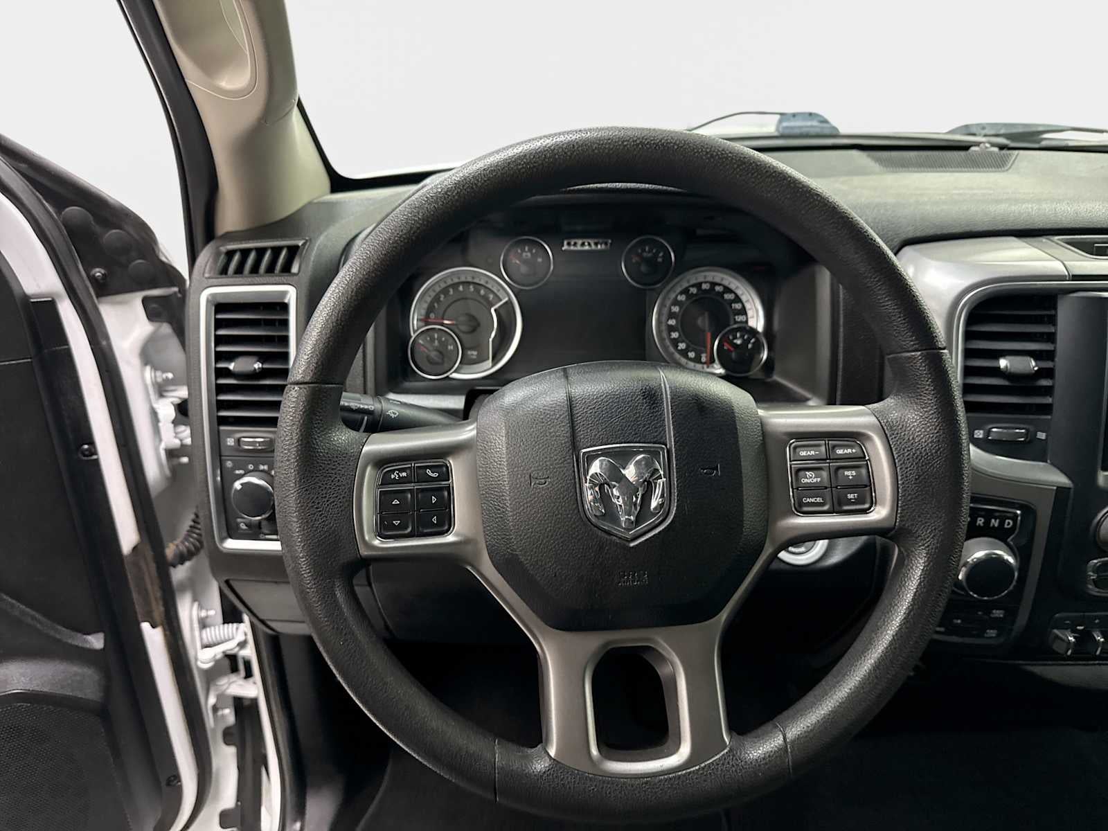 2022 RAM 1500 Classic SLT Crew Cab 4x4 5'7' Box