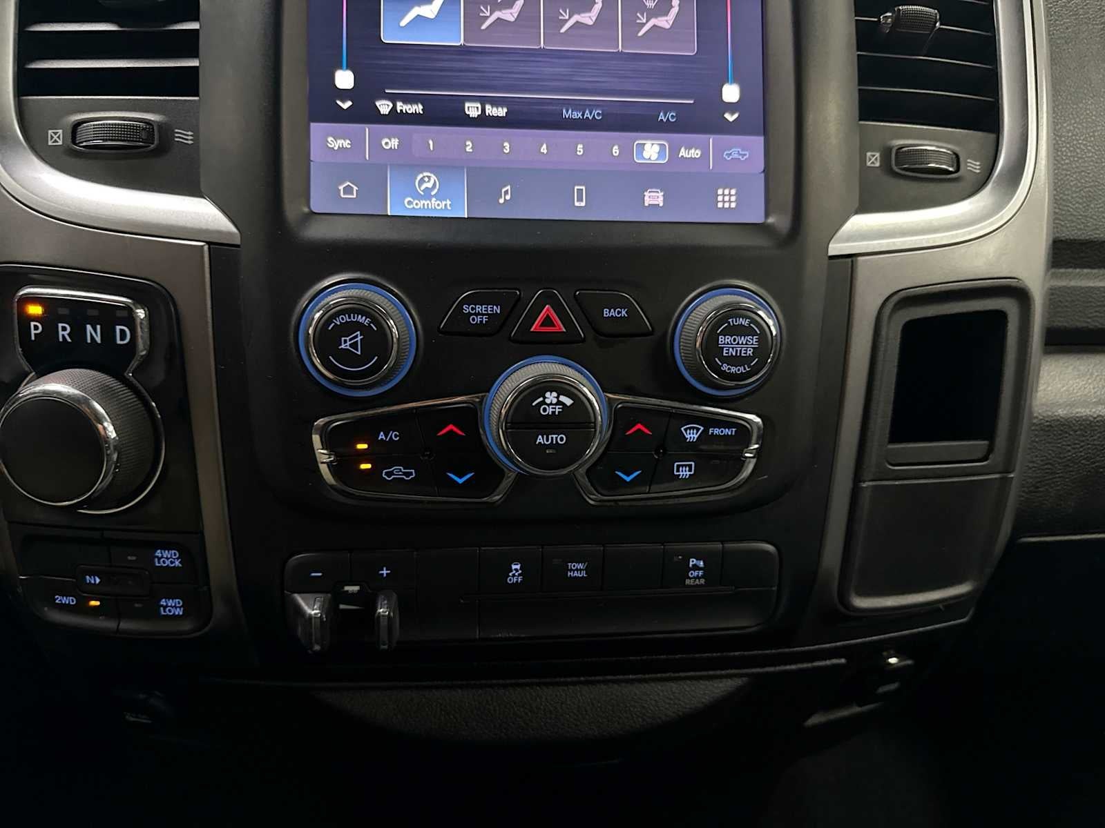 2022 RAM 1500 Classic SLT Crew Cab 4x4 5'7' Box