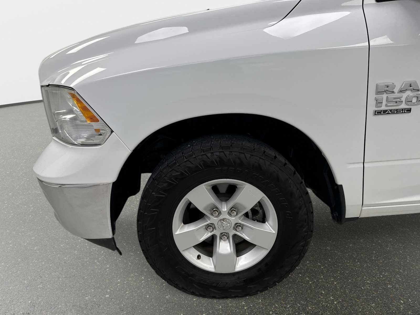 2022 RAM 1500 Classic SLT Crew Cab 4x4 5'7' Box
