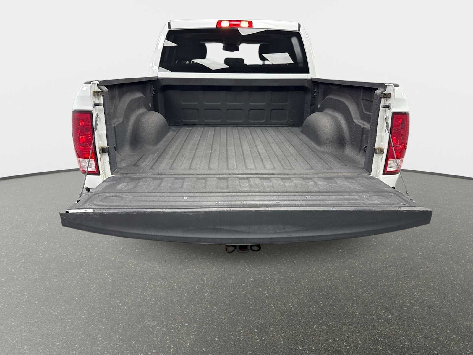2022 RAM 1500 Classic SLT Crew Cab 4x4 5'7' Box