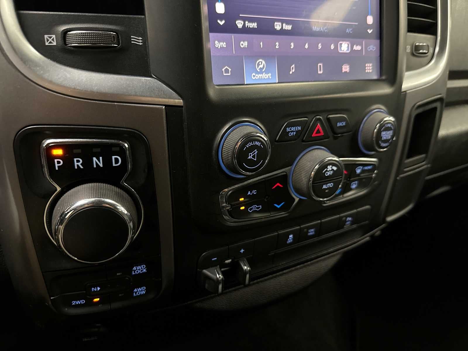 2022 RAM 1500 Classic SLT Crew Cab 4x4 5'7' Box