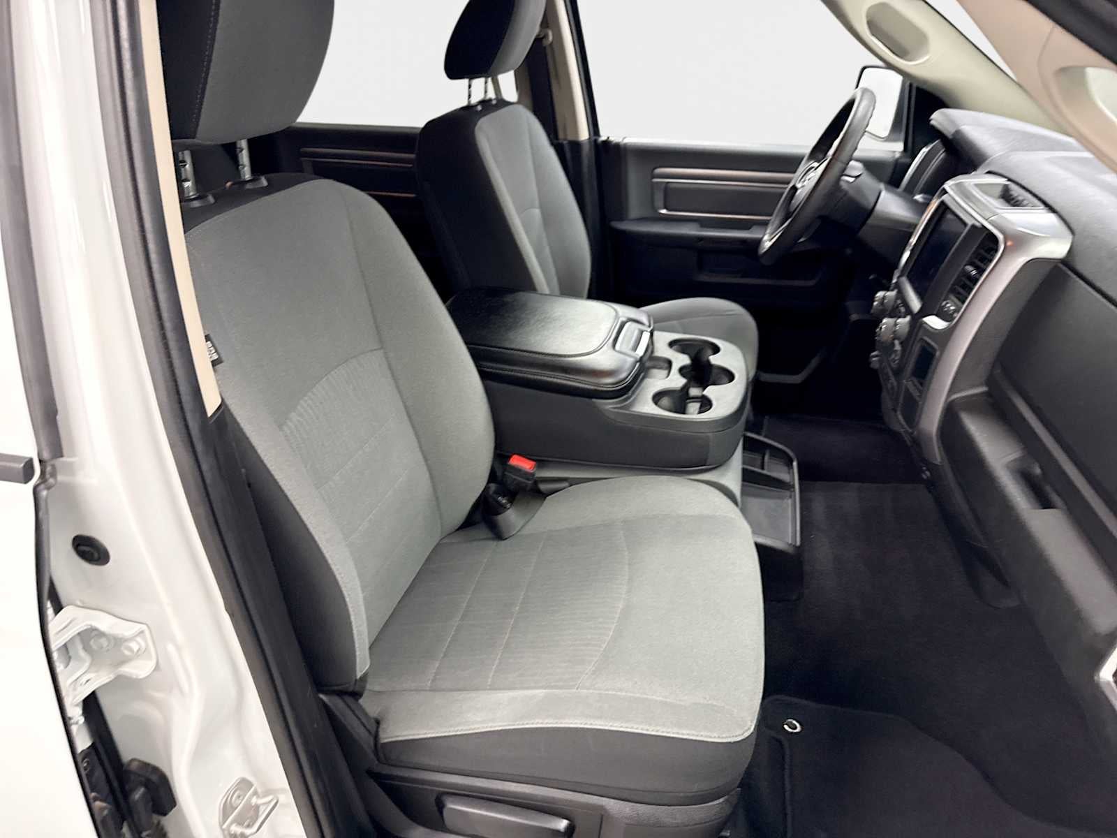 2022 RAM 1500 Classic SLT Crew Cab 4x4 5'7' Box