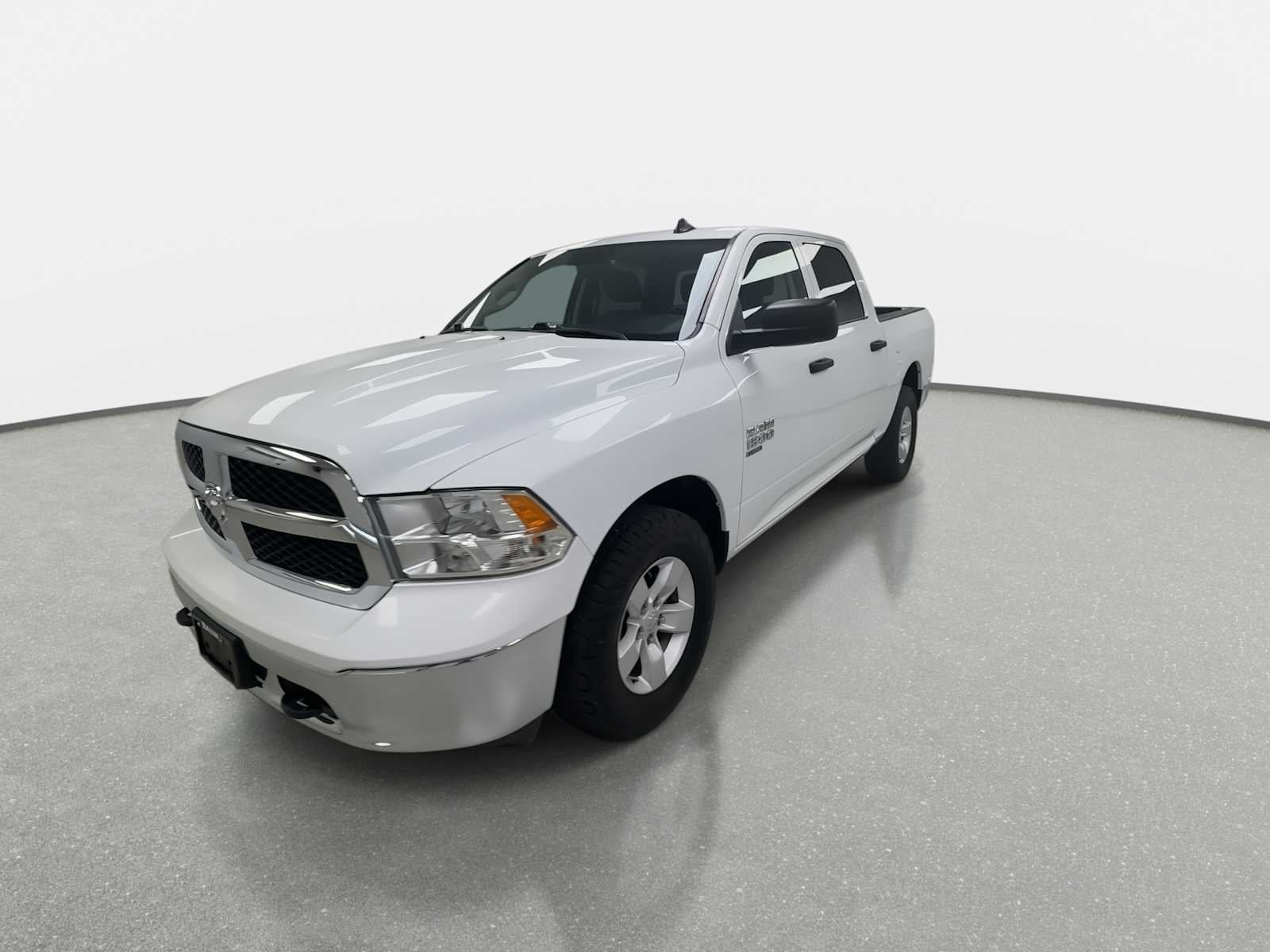 2022 RAM 1500 Classic SLT Crew Cab 4x4 5'7' Box