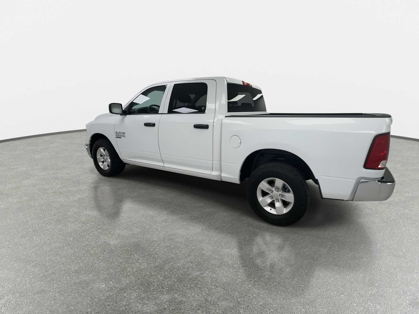 2022 RAM 1500 Classic SLT Crew Cab 4x4 5'7' Box