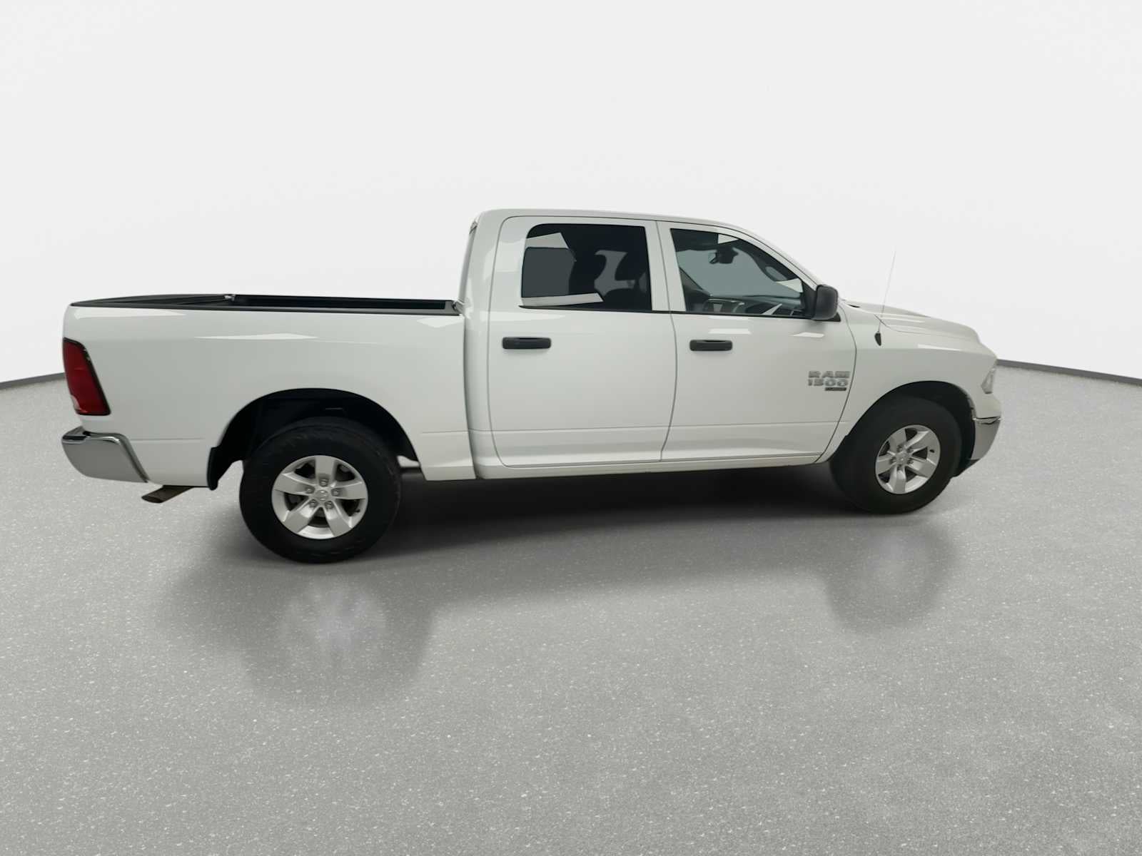 2022 RAM 1500 Classic SLT Crew Cab 4x4 5'7' Box