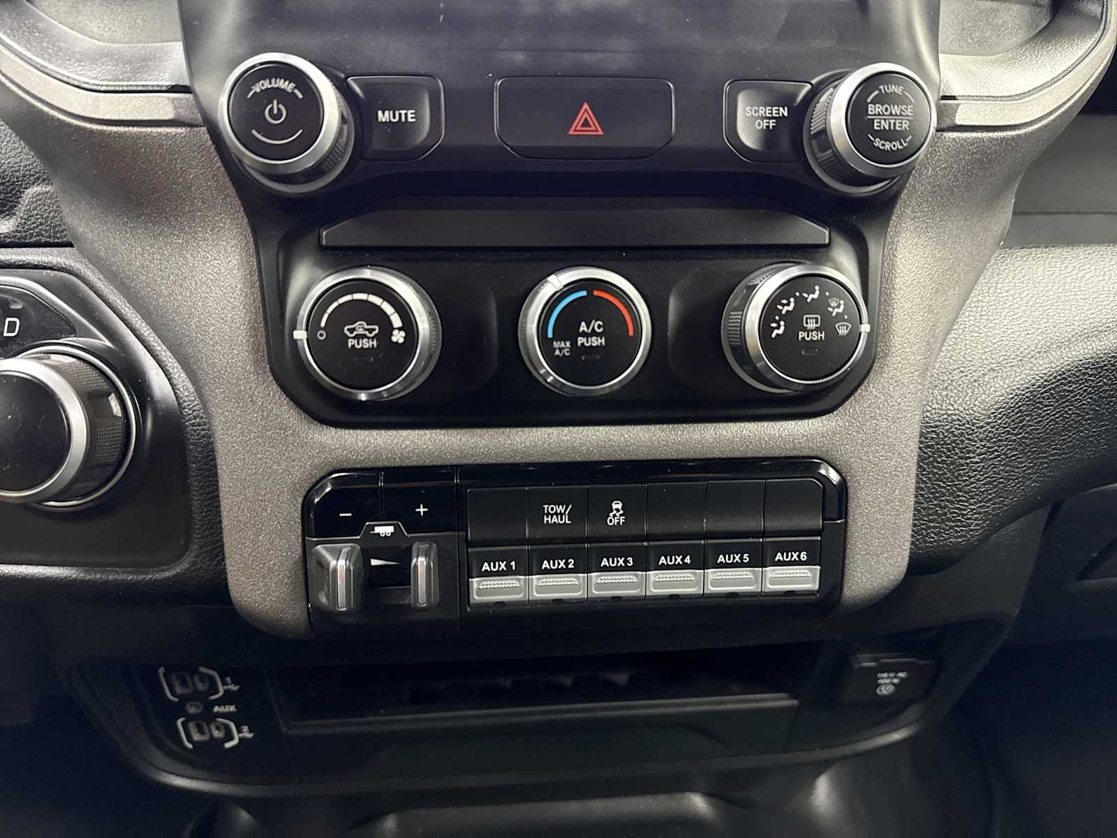 2023 RAM 2500 Tradesman Crew Cab 4x4 6'4' Box