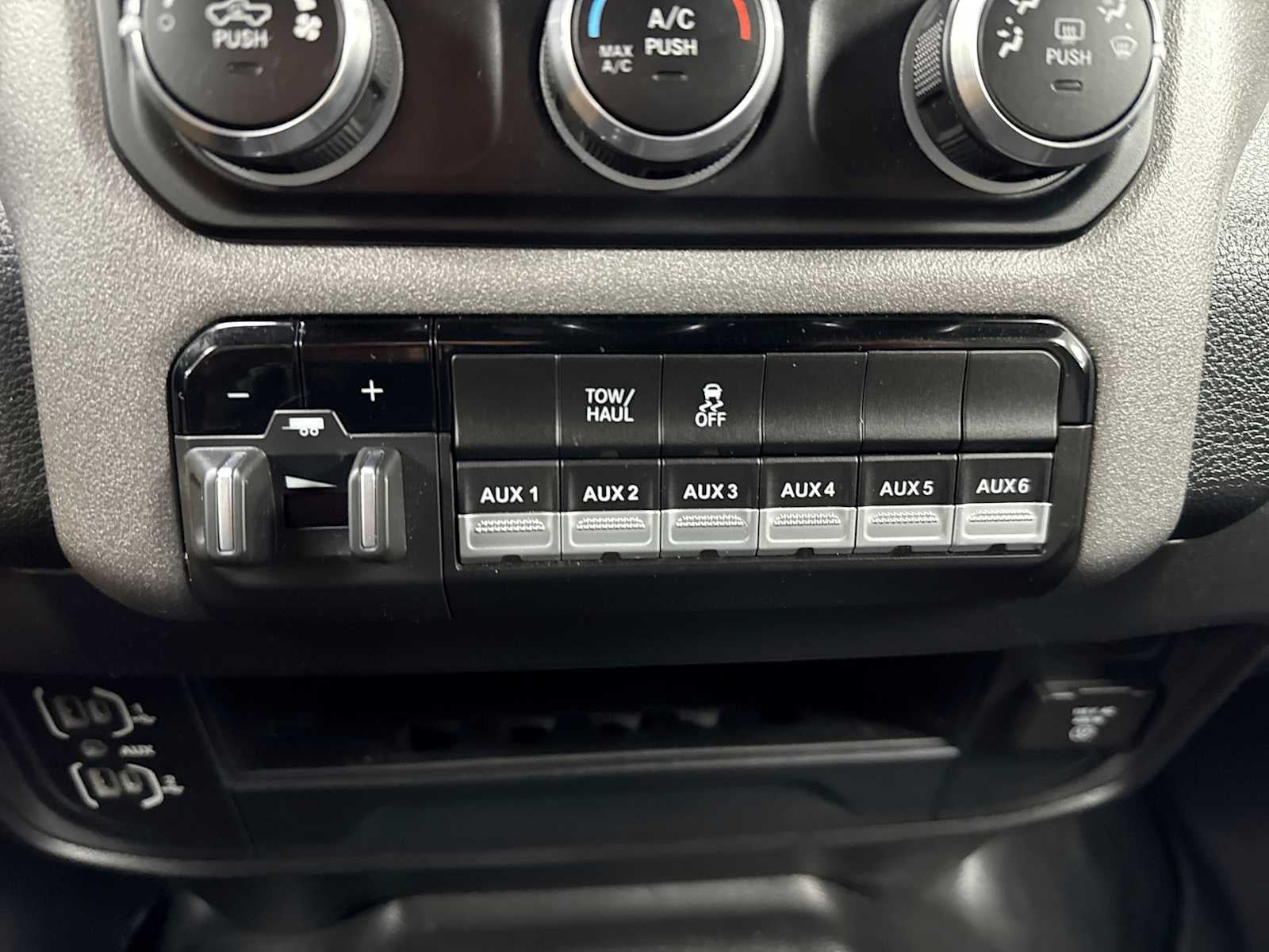 2023 RAM 2500 Tradesman Crew Cab 4x4 6'4' Box