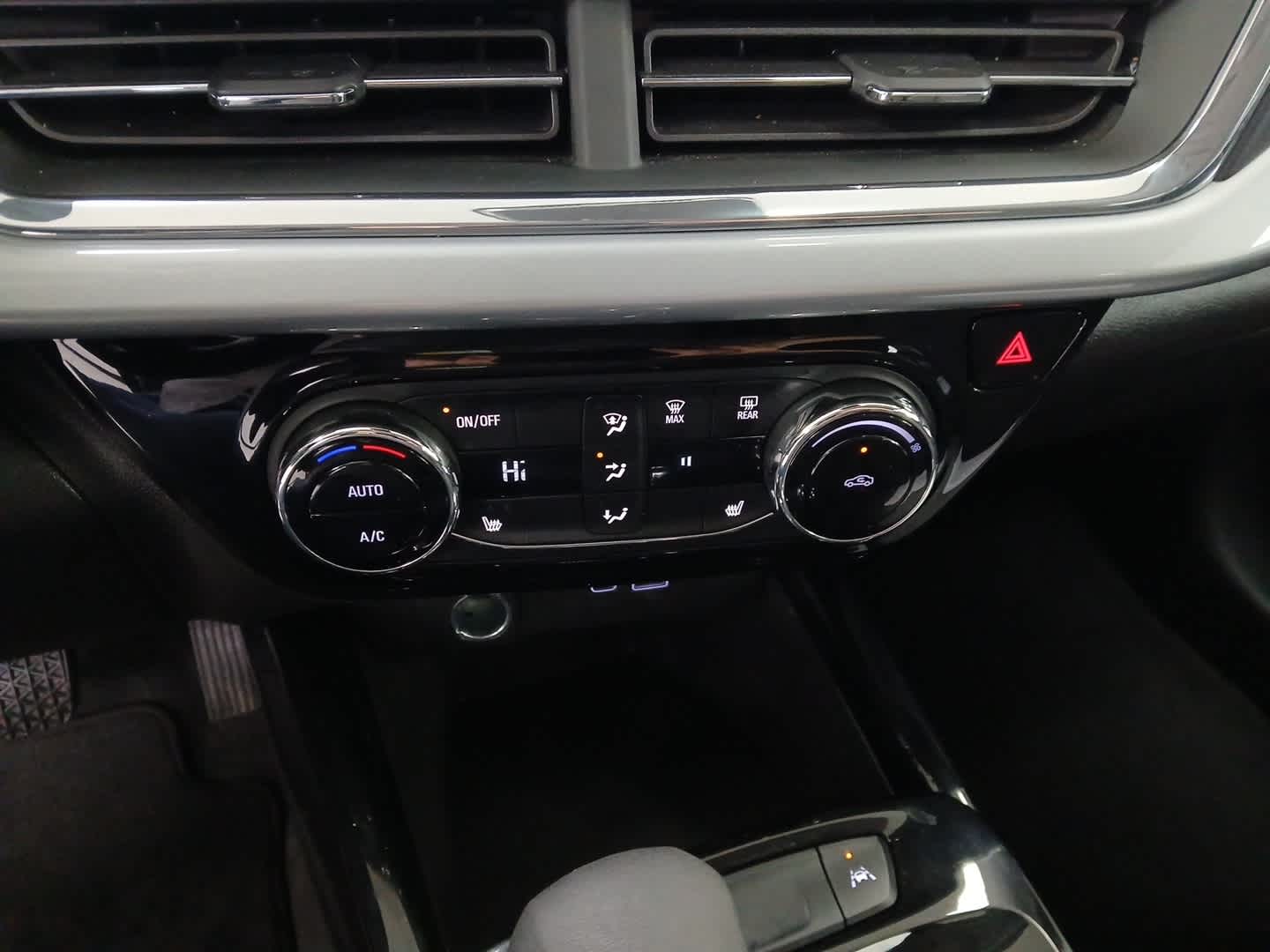 2025 Chevrolet Trax FWD LT