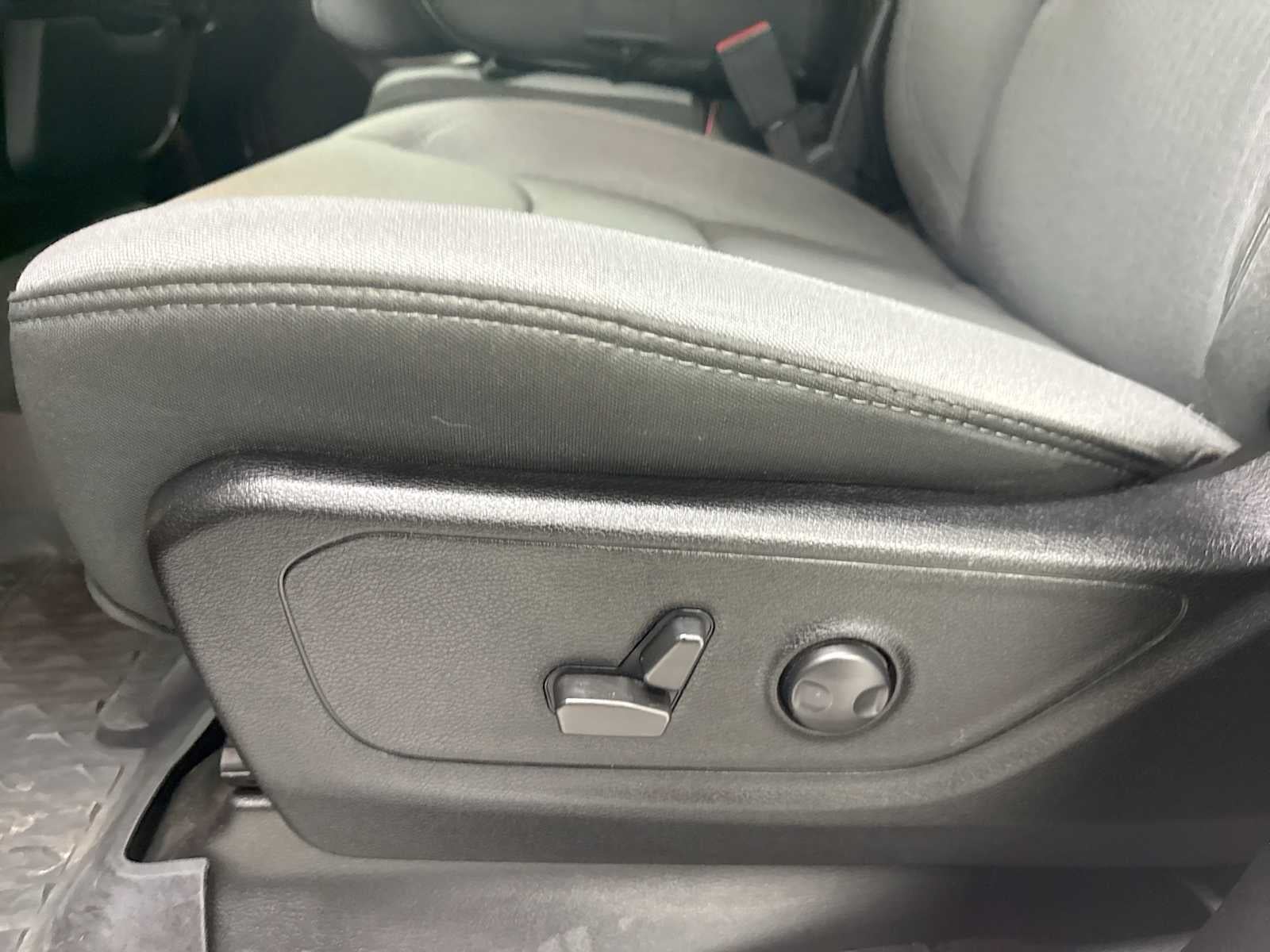 2022 RAM 1500 Big Horn Crew Cab 4x4 5'7" Box