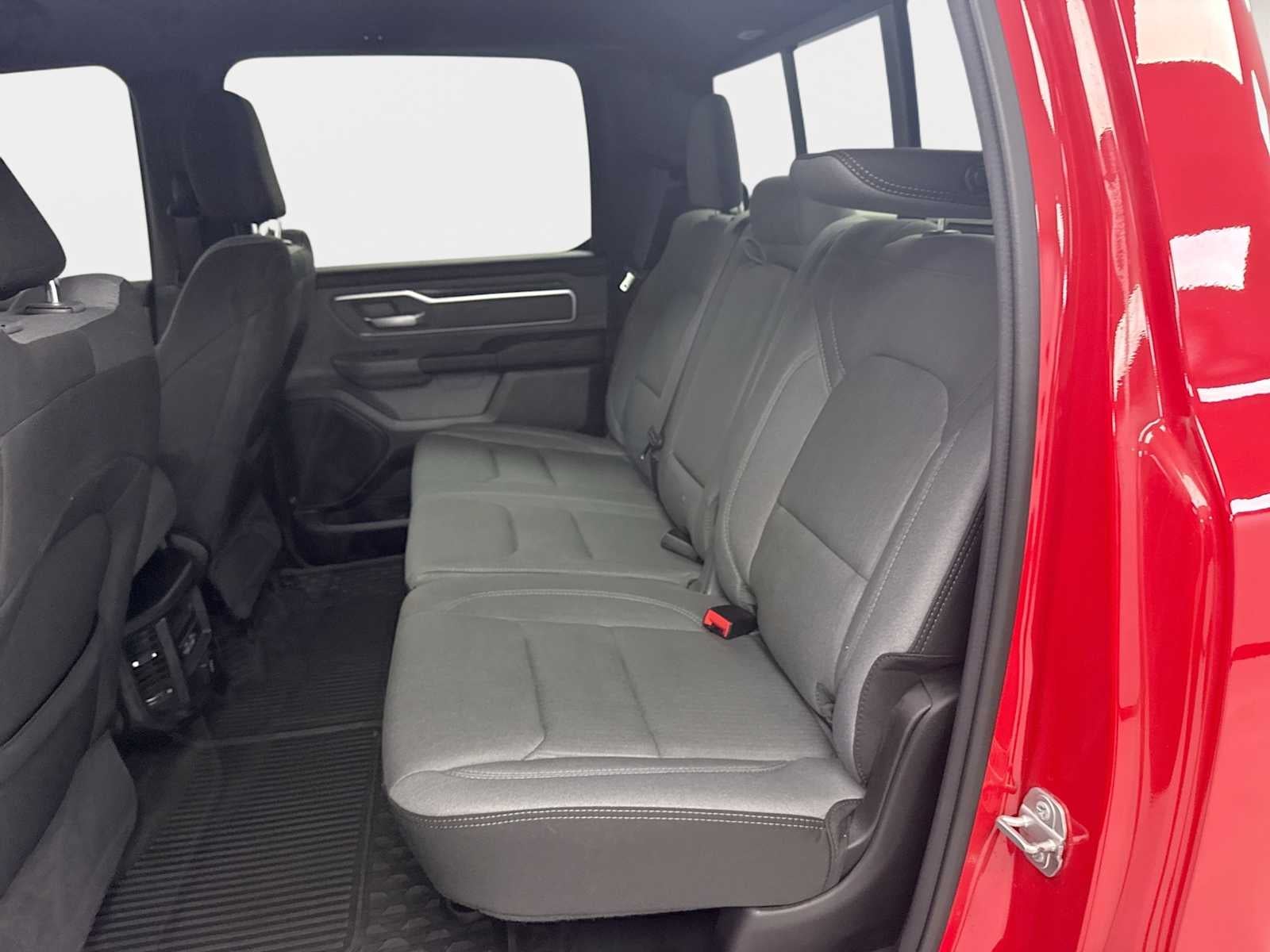 2022 RAM 1500 Big Horn Crew Cab 4x4 5'7" Box