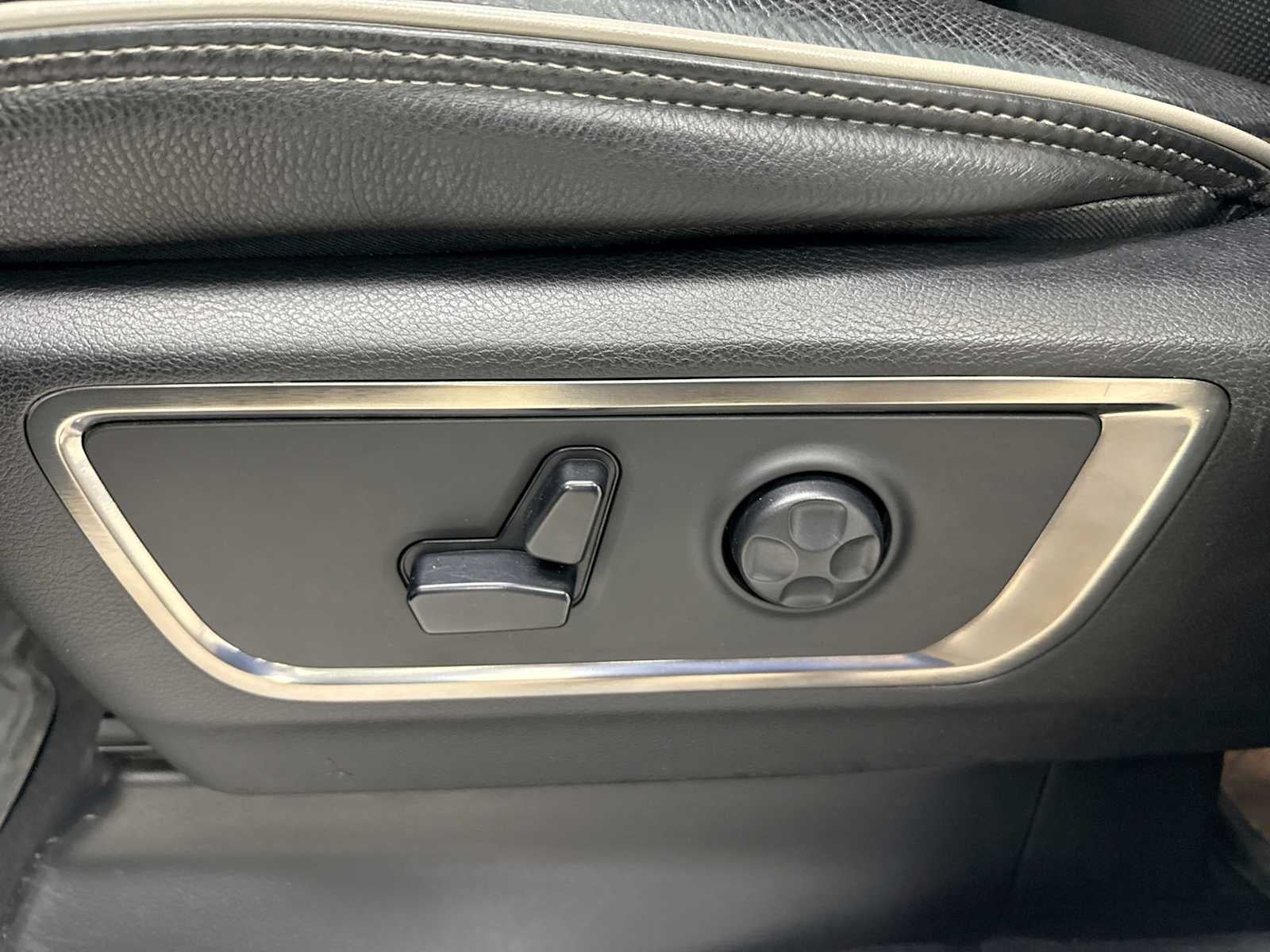 2019 RAM 1500 Limited Crew Cab 4x4 5'7" Box