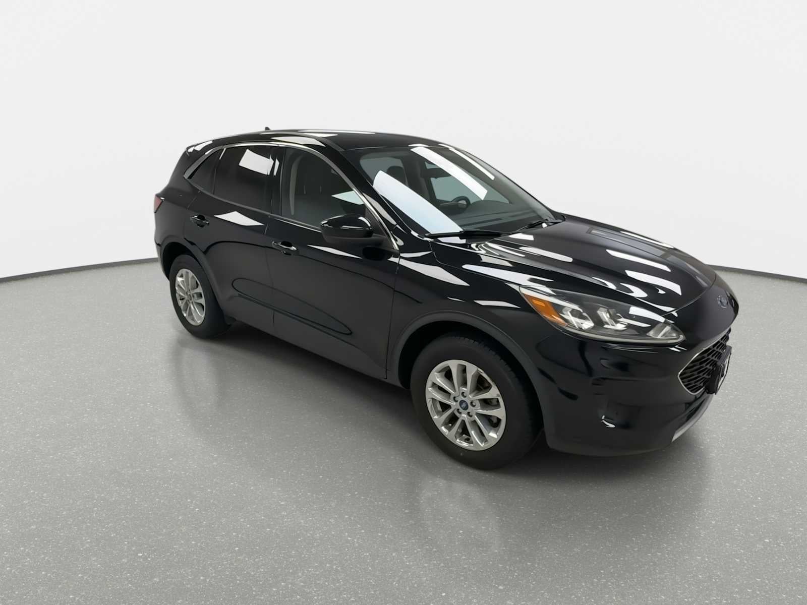 Used 2020 Ford Escape SE with VIN 1FMCU9G68LUC03999 for sale in Clinton, IL
