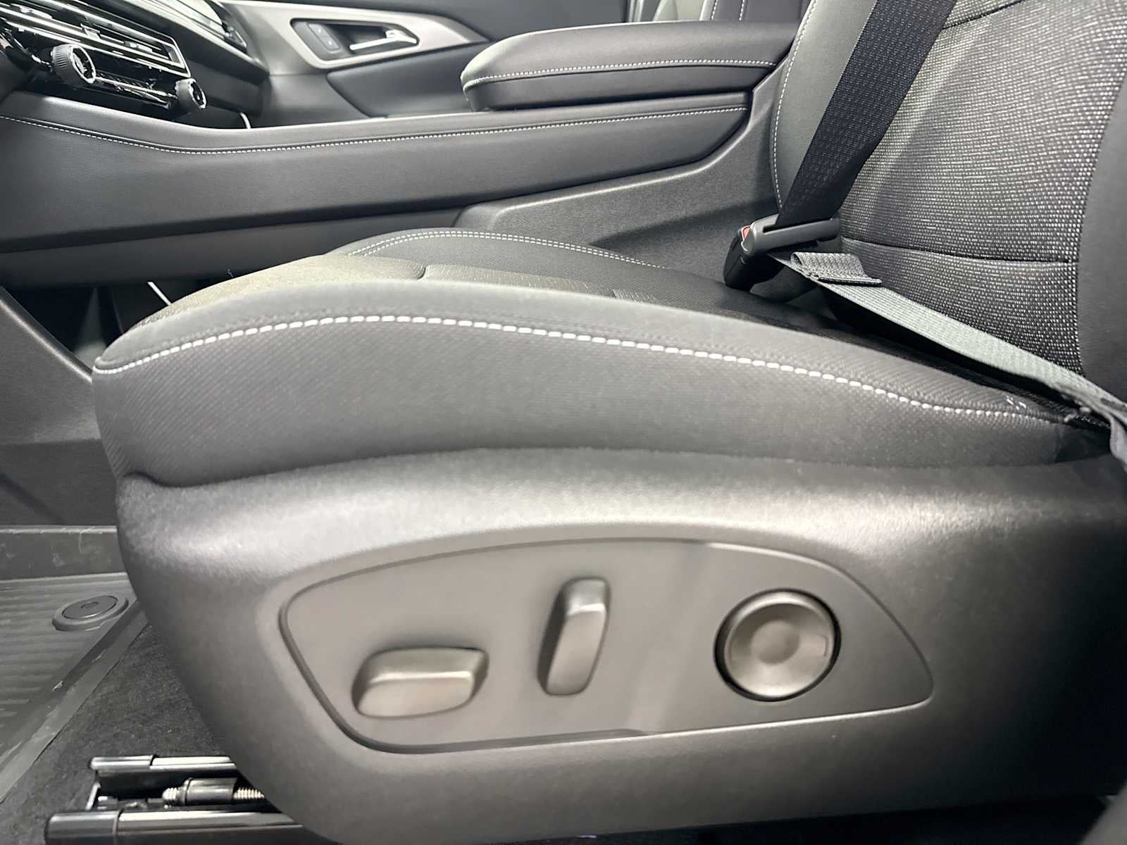 2026 Chevrolet Traverse LT - Photo 14