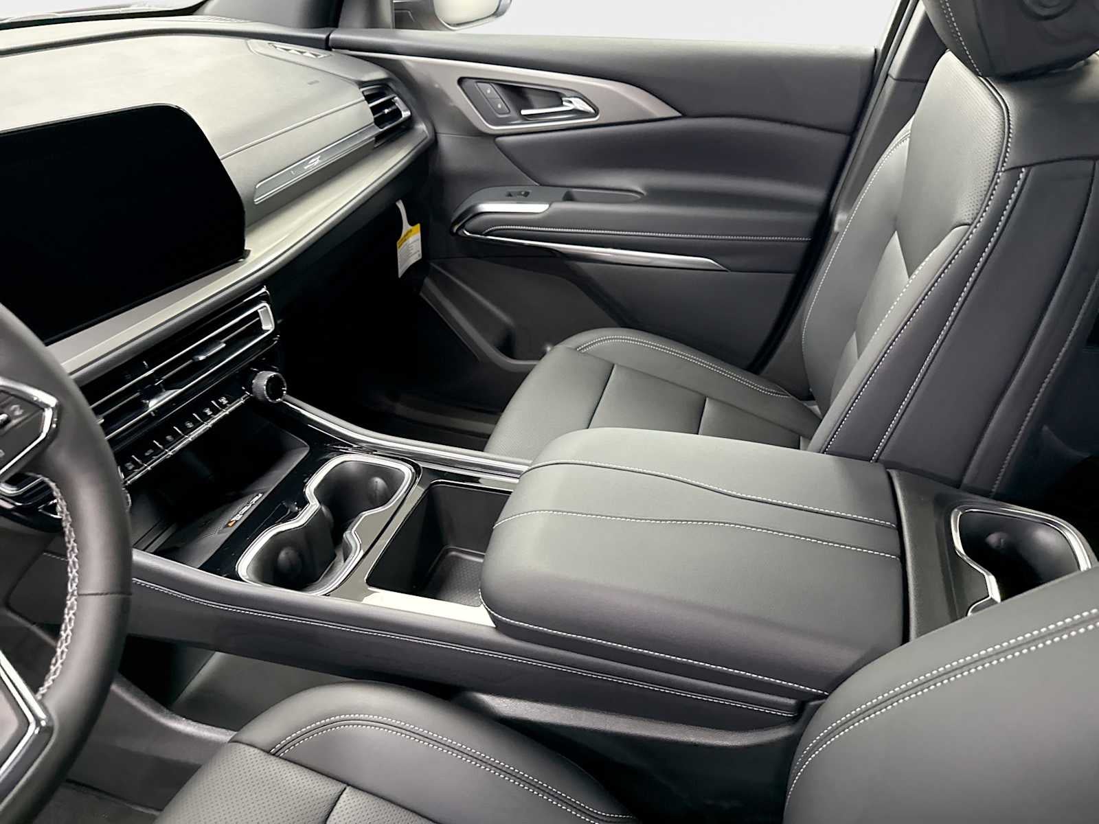 2027 Chevrolet Traverse LT - Photo 22