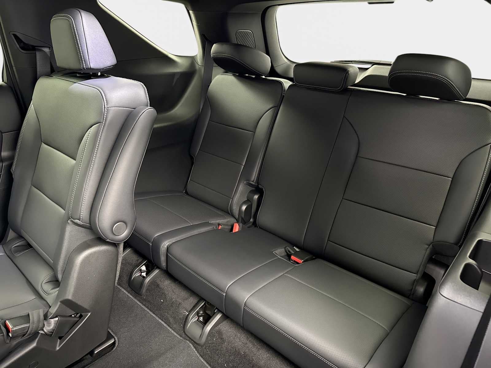 2027 Chevrolet Traverse LT - Photo 25