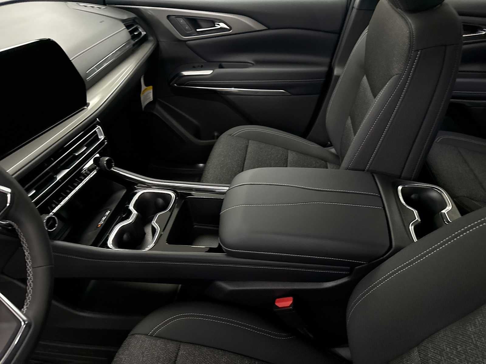 2027 Chevrolet Traverse LT - Photo 21