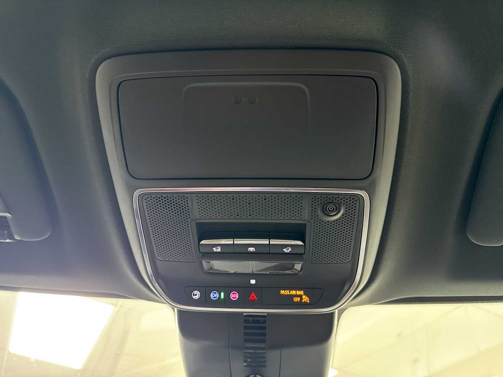 2027 Chevrolet Traverse RS - Photo 28