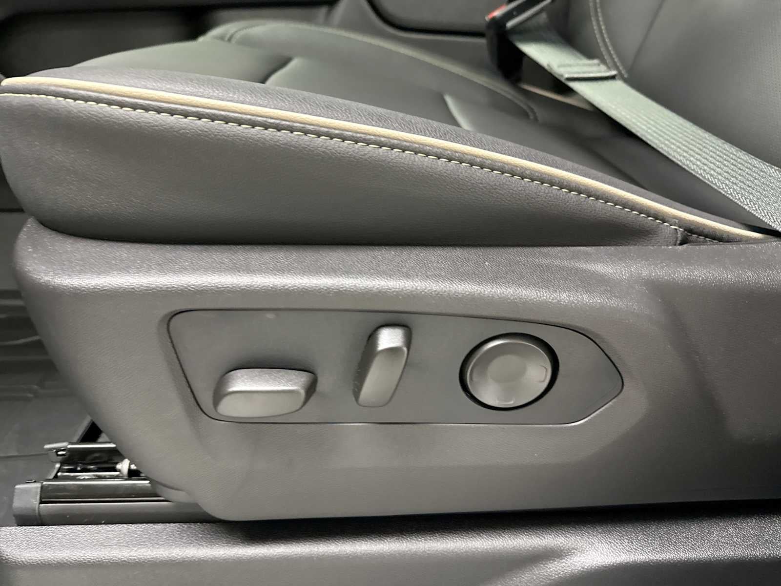 2027 Chevrolet Tahoe Premier - Photo 14