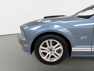 2005 Ford Mustang GT Deluxe